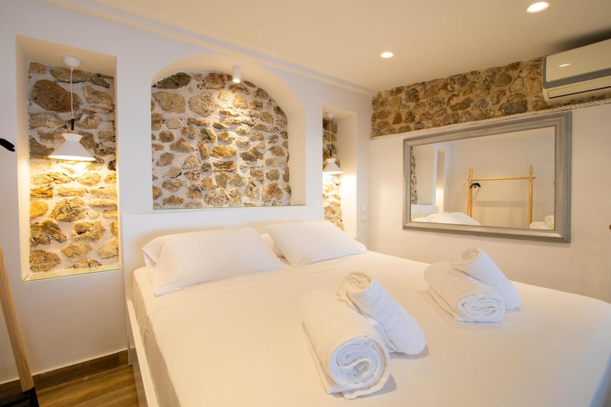 Pontikonisi Hotel & Suites Perama  Dış mekan fotoğraf
