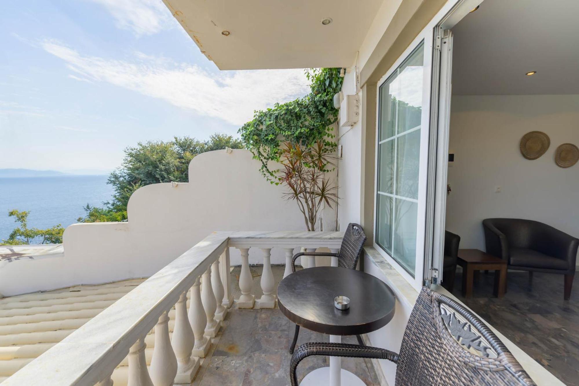 Pontikonisi Hotel & Suites Perama  Oda fotoğraf